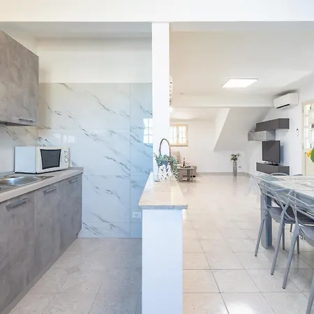 Apartamento Segesta *